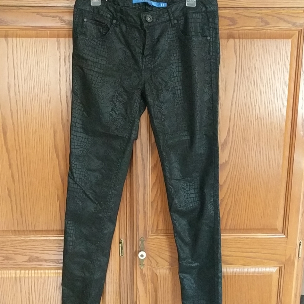 Snakeskin patterned skinny